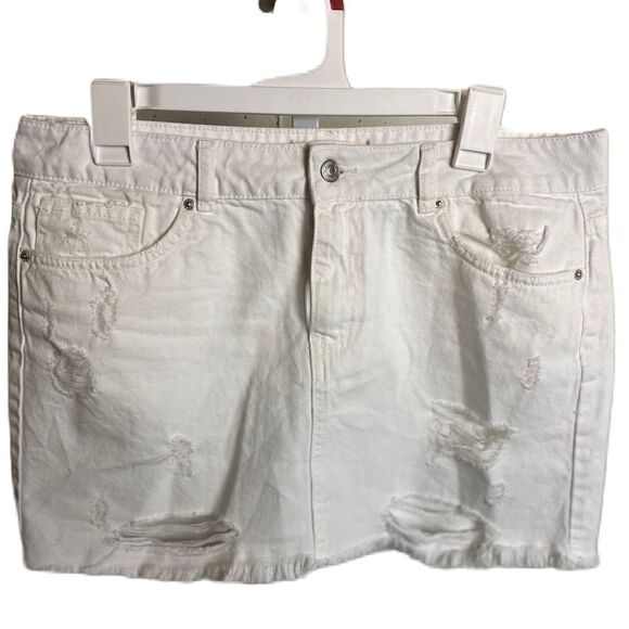 - #317 WE THE FREE Fringe Hem Distressed Jean Skirt - Picture 5 of 9